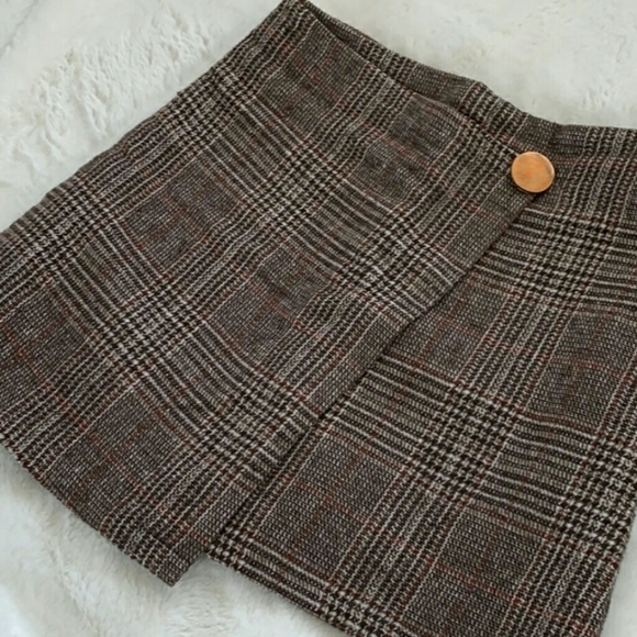 Free with purchase!! Woolen skirt / skort in size small - Picture 6 of 8